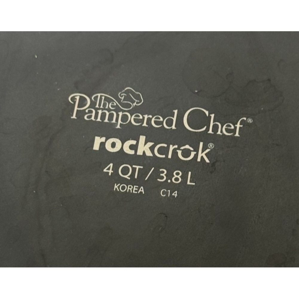 Pampered Chef Rockcrok Dutch Oven Round Baking Casserole Dish Black 4 QT NO LID - Picture 5 of 5